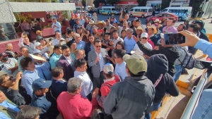 Pobladores de Capula, Ixmiquilpan se manifestaron en palacio de gobierno; Guillermo Olivares, secretario de gobierno los atendió