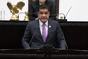 Debatir a trav&eacute;s del di&aacute;logo y respeto: Julio Valera