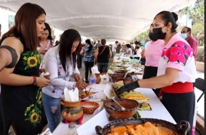 Muestra Acatlán diversidad gastronómica en expo acuícola 2024