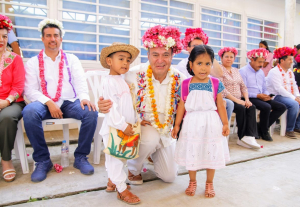 SEPH entregó mobiliario y equipamiento a escuelas de Yahualica y Xochiatipan 