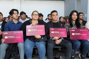 Entrega Sebiso tarjetas del programa &ldquo;Bienestar Inclusivo&rdquo;