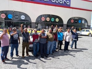 Taxistas exigen tarifa m&iacute;nima de 50 pesos