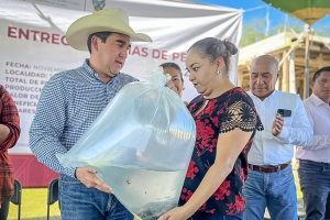 Titular de la Saderh recorre distintos municipios para entregar apoyos