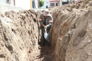 Caasim reemplaza l&iacute;nea de agua con 45 a&ntilde;os de antig&uuml;edad, en emblem&aacute;tico barrio de Pachuca&nbsp;