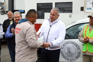 Entrega Sergio Ba&ntilde;os unidades a Servicios P&uacute;blicos Municipales