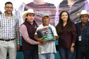 Entrega Saderh proyectos agropecuarios en Chapulhuac&aacute;n y Jacala