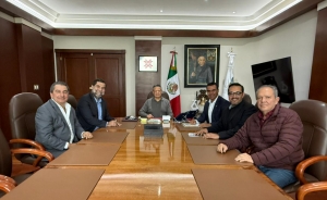 Julio Menchaca fortalece cooperaci&oacute;n con la industria de la construcci&oacute;n