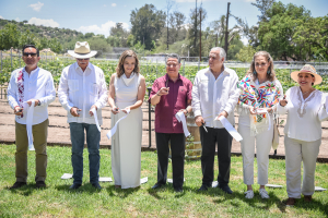 Menchaca Salazar inaugura vi&ntilde;edo &ldquo;Tierra y Almas&rdquo; en Tecozautla