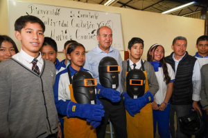 Secundarias del Valle del Mezquital recibieron equipamiento por m&aacute;s de 3 millones de pesos