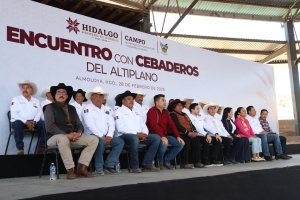 &nbsp;  M&aacute;s de 3,500 cebaderos del Altiplano refrendan respaldo al gobierno de Julio Menchaca