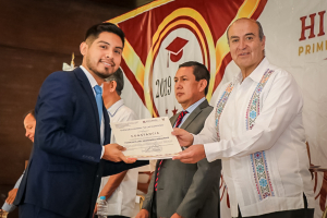Presiden autoridades educativas, la ceremonia de graduación de la Escuela Normal de las Huastecas