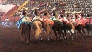 Escaramuzas brillan en su primera feria en Pachuca