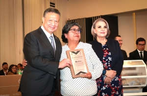 Menchaca Salazar reconoce la trayectoria del personal del Poder Judicial