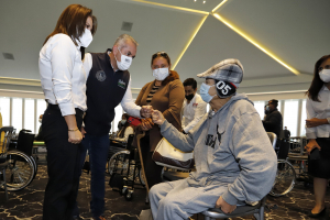 Presidencia municipal y DIF Pachuca entregan 40 sillas de ruedas