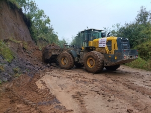 Se suman 92 m&aacute;quinas pesadas a los trabajos de apertura de caminos