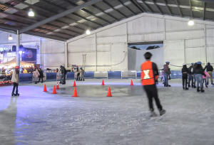 Hidalgo mantiene viva la magia de la temporada navide&ntilde;a con horarios extendidos en la pista de hielo y la Feria del Juguete