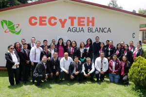 Estudiantes del CECyTEH Plantel Agua Blanca recibieron libros y uniformes
