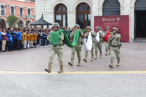 Hidalgo refuerza el orgullo c&iacute;vico y nacional en Ceremonia de Honores a la Bandera
