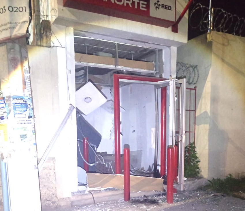 Hacen explotar cajero automático