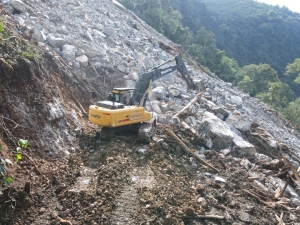SIPDUS comienza desalojo de derrumbes en Chapulhuac&aacute;n