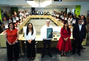 Se suma al pacto nacional para eliminar tr&aacute;mites burocr&aacute;ticos