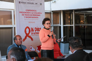 Imparten conferencia sobre prevenci&oacute;n de la violencia y trata de personas a personal educativo