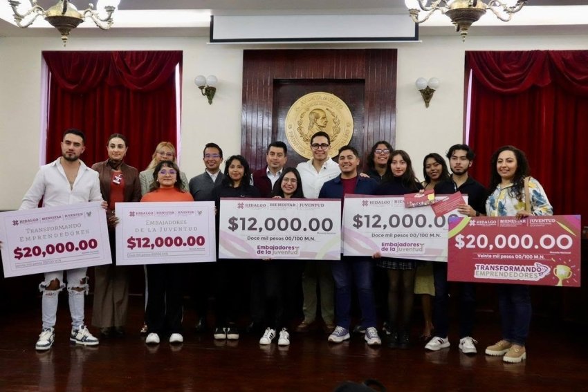 Jóvenes de Hidalgo reciben apoyos para impulsar sus proyectos y formación