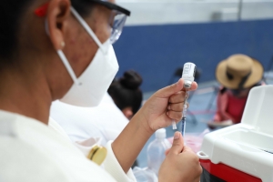 Prioriza SSH vacunaci&oacute;n para grupos de riesgo