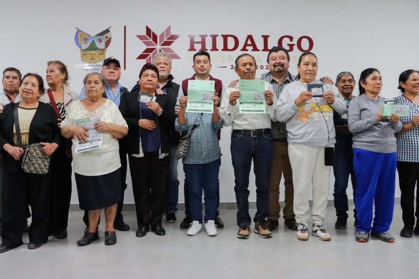 Hidalgo impulsa reencuentro familiar de 20 adultos mayores