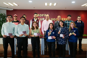 Titular de la SEPH reconoci&oacute; a estudiantes destacados del ITP
