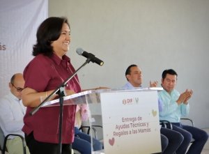 Familia DIFH entreg&oacute; apoyos a grupos prioritarios en Atitalaquia