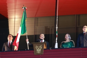 Julio Menchaca encabez&oacute;  festejos patrios en Pachuca