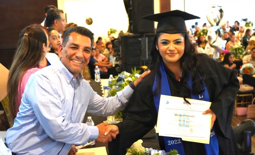 Reafirma Alfredo San Román Duval compromiso con la educación en graduación de la UPN   