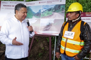 Vigilan construcción de carreteras en Tenango de Doria
