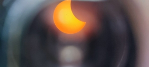 Más de 200 personas se dieron cita en Citnova para el avistamiento del eclipse solar 
