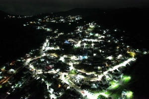 Rehabilitan sistema de alumbrado en el Barrio La Camelia