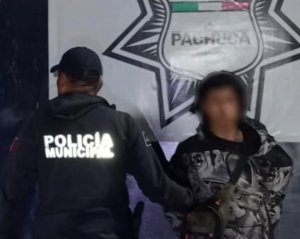Detienen a dos hombres por presunto robo de medidor de agua en Pachuca