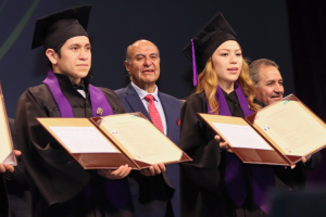 Entrega SEPH 620 títulos a estudiantes de la UPMH