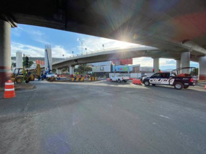 Se realizar&aacute; la colocaci&oacute;n de un se&ntilde;alamiento informativo tipo puente, sobre el bulevar Luis Donaldo Colosio a la altura del T&uacute;nel independencia,