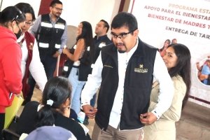 Comenz&oacute; entrega de tarjetas a personas cuidadoras de Hidalgo